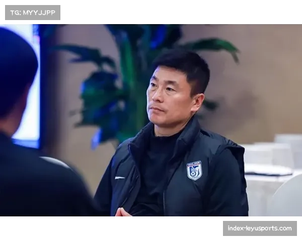 大连英博毛伟杰回撤防线成点睛之笔 李国旭战术调整限制海港边路进攻